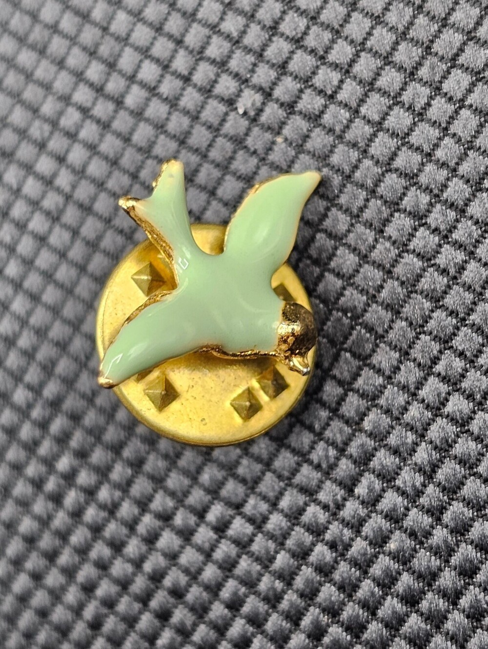Mint Green Bird Lapel Pin - Picture 2 of 4